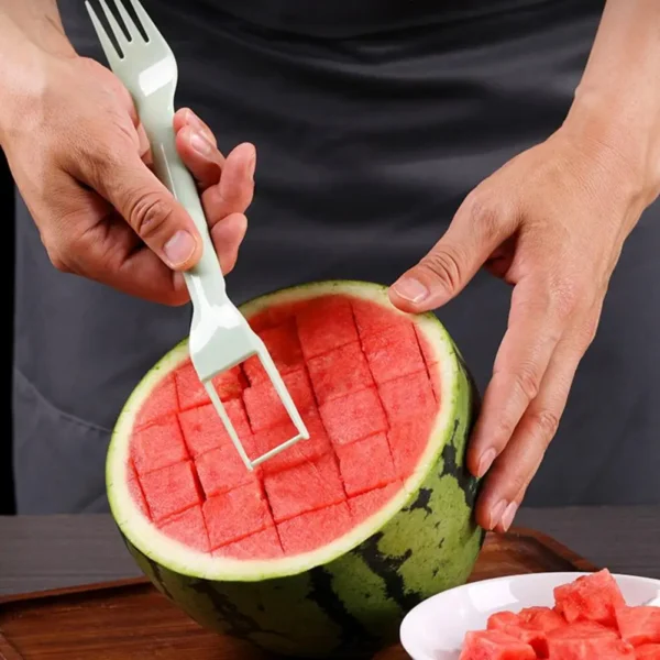 Easy Handling Fruit Utensil Efficient Stainless Steel Watermelon Fork Slicer 2-in-1 Cube Cutter Multi-functional Kitchen Gadget